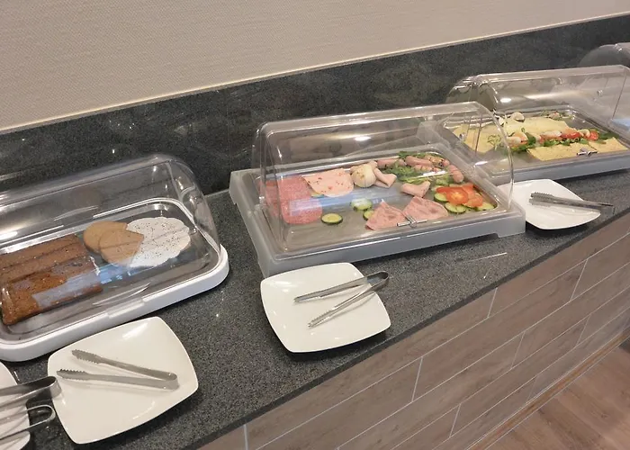 מלון Deutsches Haus 3*